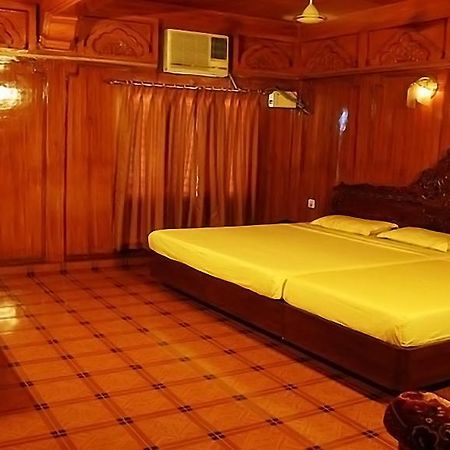 Hotel Sagar Kambam Esterno foto